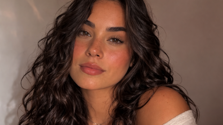 Cremes que conquistaram as cacheadas em 2026: veja os 7 finalizadores mais comentados