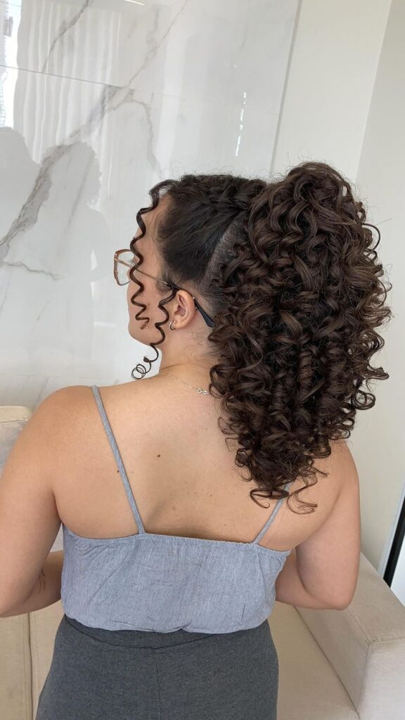 rabo de cavalo cacheado