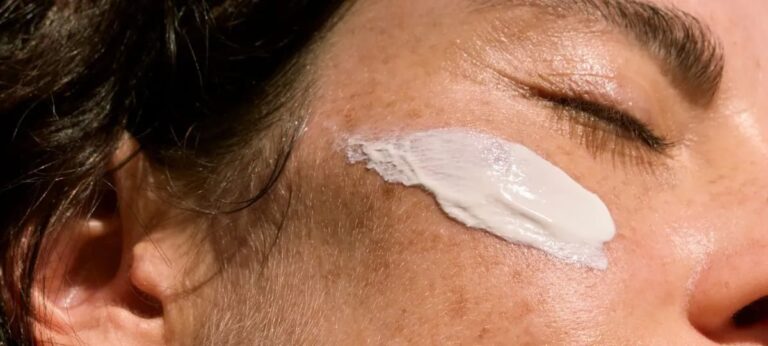 Sensação de suor após o protetor solar? Entenda por que isso acontece e como evitar