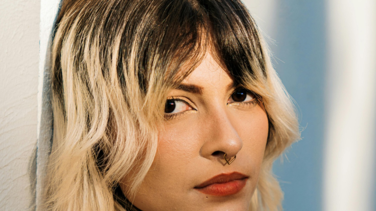 Franja cortina promete efeito rejuvenescedor instantâneo e vira queridinha do inverno