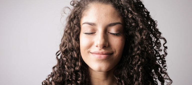 Cachos com brilho e bem hidratado