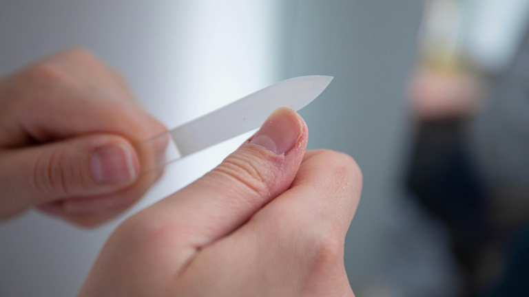 Unhas fracas? Veja o plano caseiro que devolve força e brilho em poucos dias