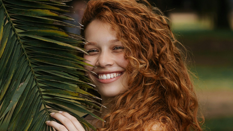 Cremes de até R$25 prometem cachos dignos de protagonista de novela; veja quais são e como usar