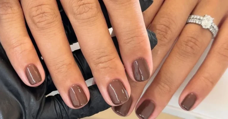 Unhas curtas em alta: 6 manicures elegantes que dominam o Outono 2026