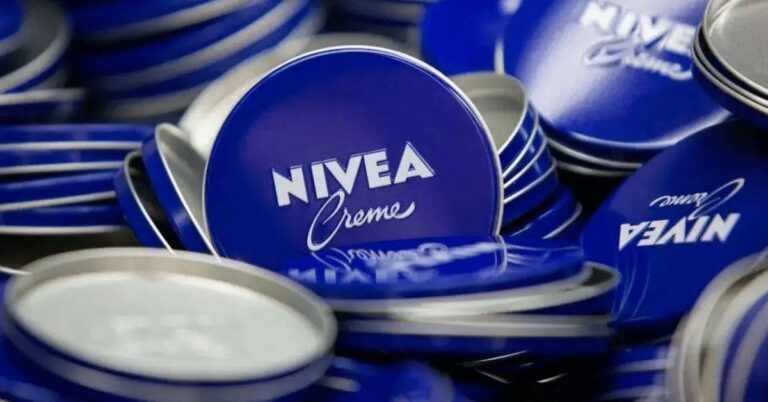 Clássico da latinha azul volta a brilhar: por que o creme Nivea reconquistou espaço no skincare