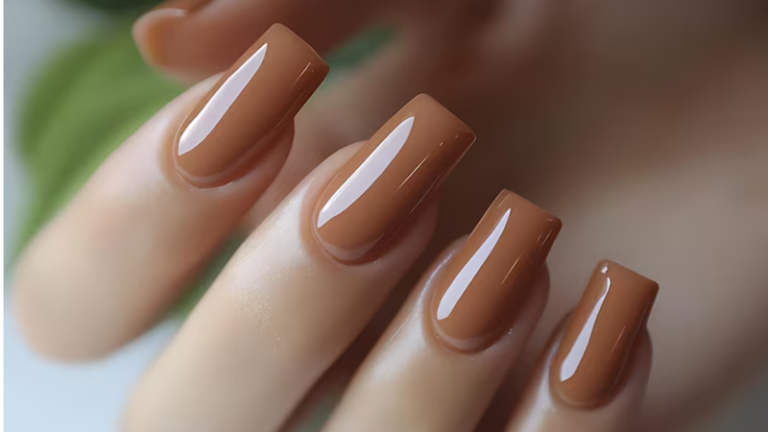 Tons terrosos dominam as unhas no outono 2026 e prometem visual elegante e versátil