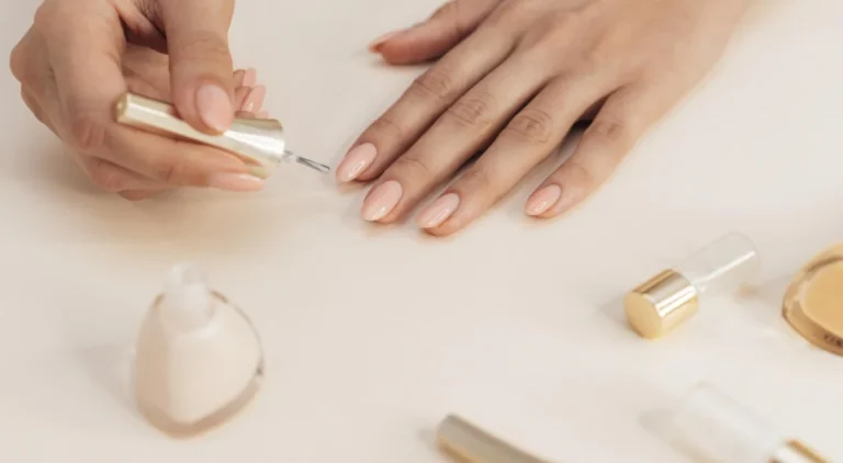 Seis tonalidades de esmalte que viram curinga instantâneo e salvam qualquer produção