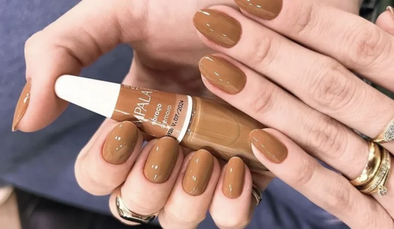 Unhas versáteis para 2026: do nude delicado ao vinho intenso, 20 cores que combinam com tudo