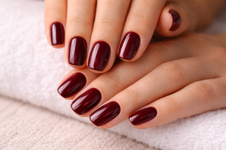 Unhas de abril: as 5 cores de esmalte que prometem dominar a estação com elegância